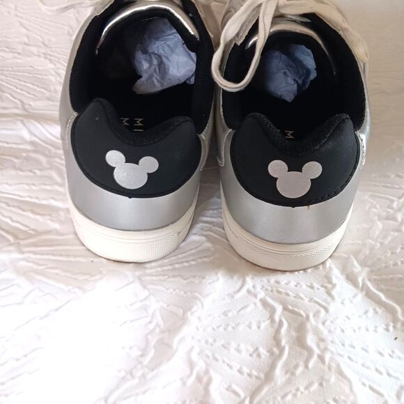 Disney Mickey Mouse Women's SZ 10 Character Sneakers Silver & Black - Picture 8 of 11